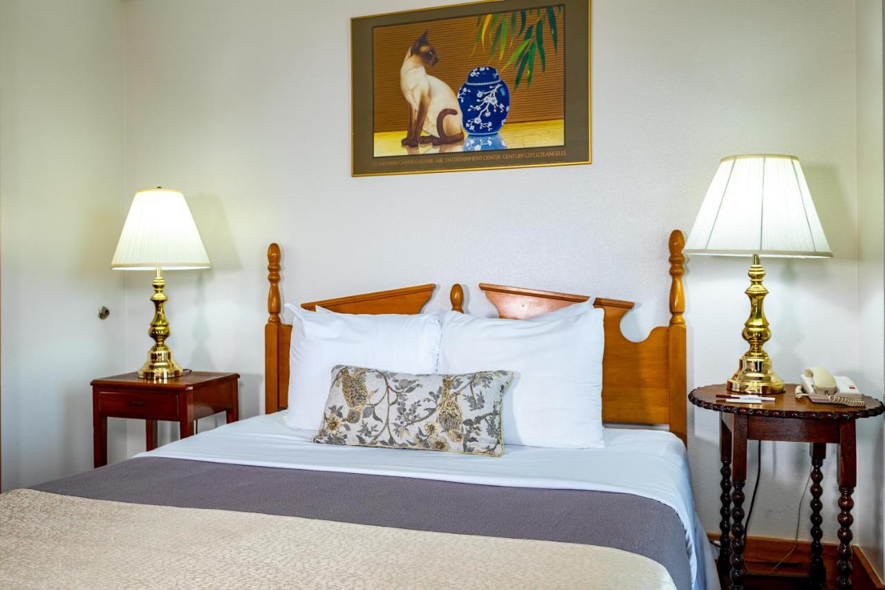 Standard Suite,1010087716:JPEG