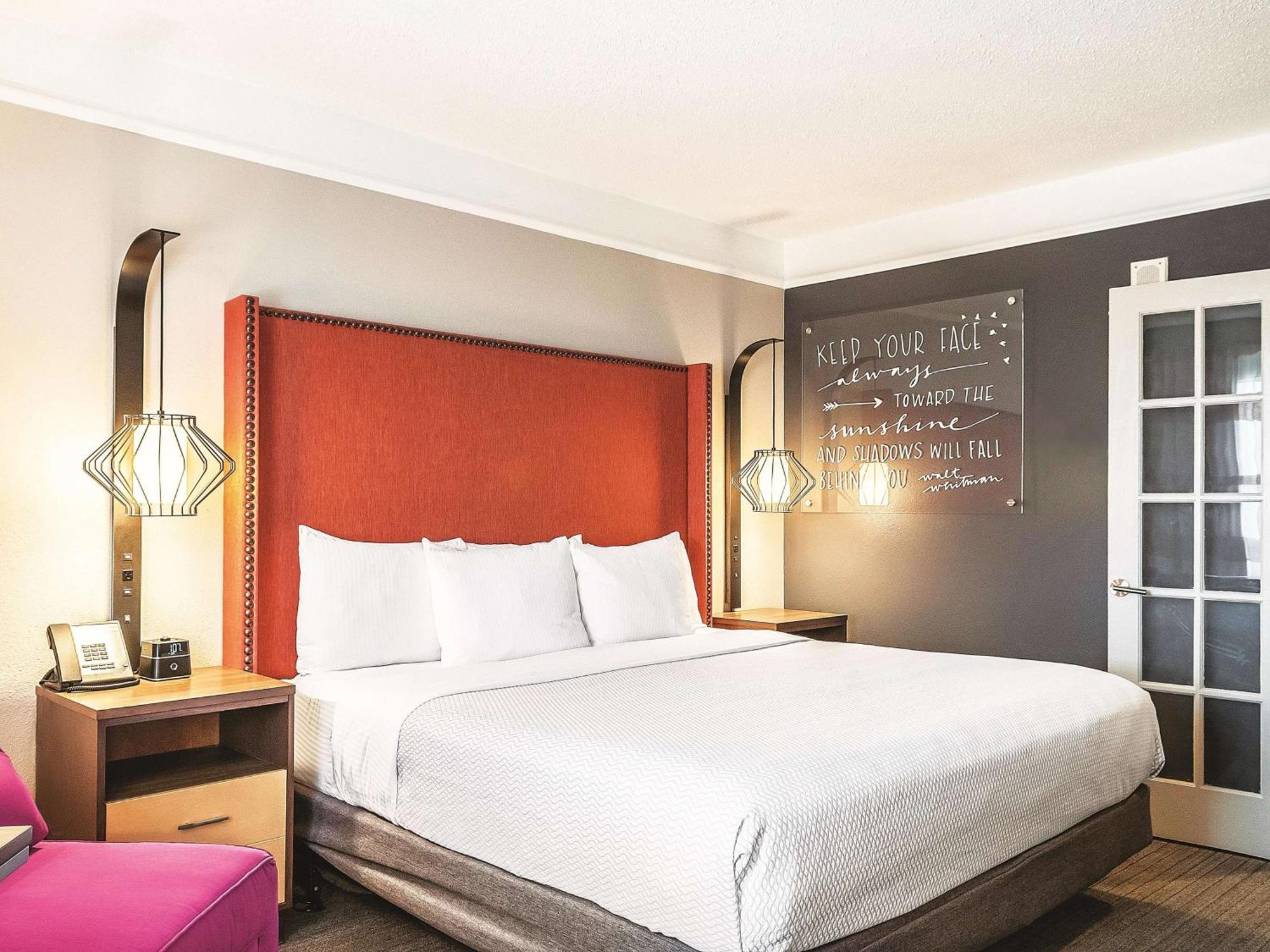 Deluxe King Suite with Sofa Bed,1275551824:JPEG