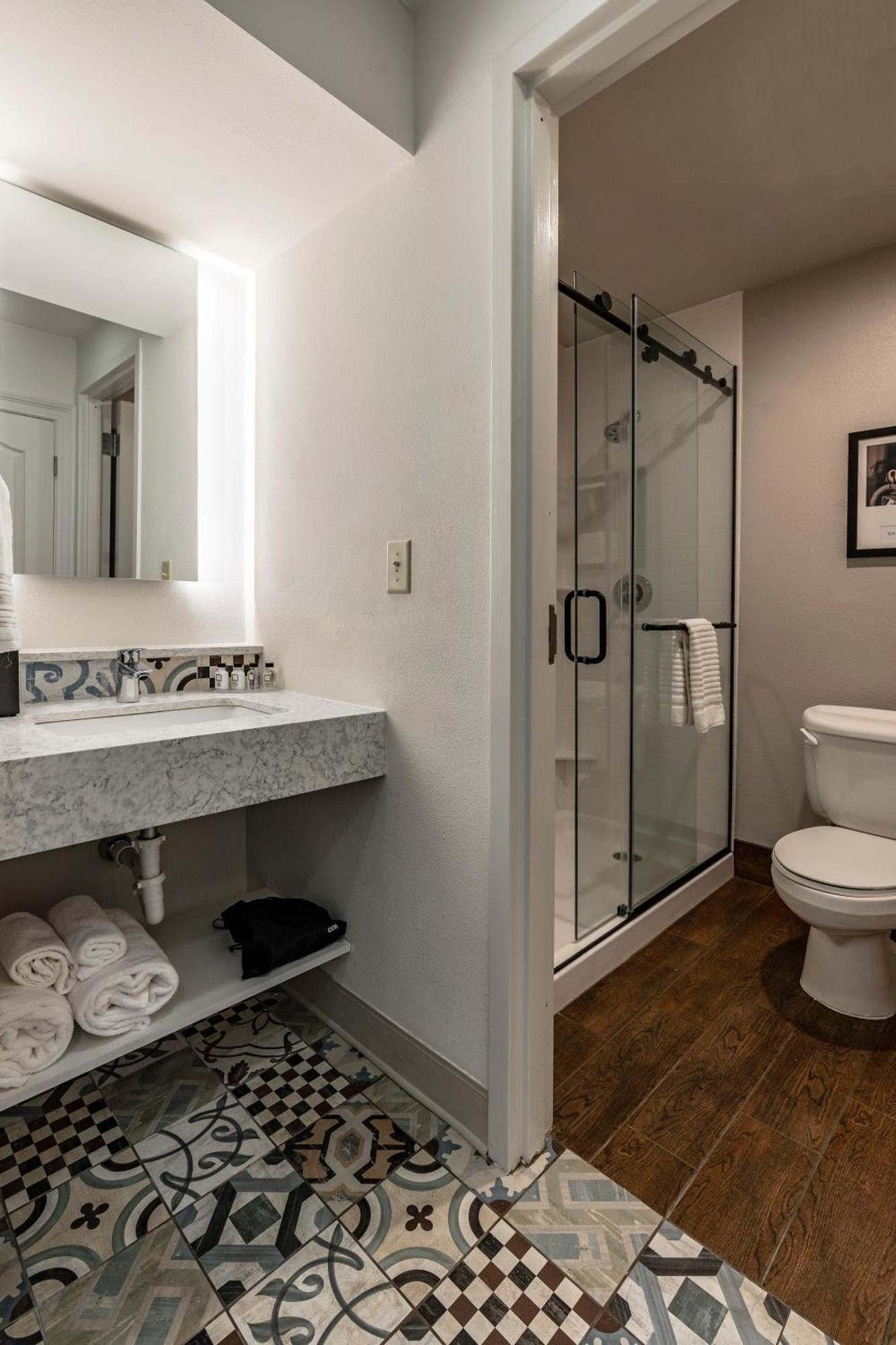 Superior King Room - Non-Smoking,1708053252:JPEG