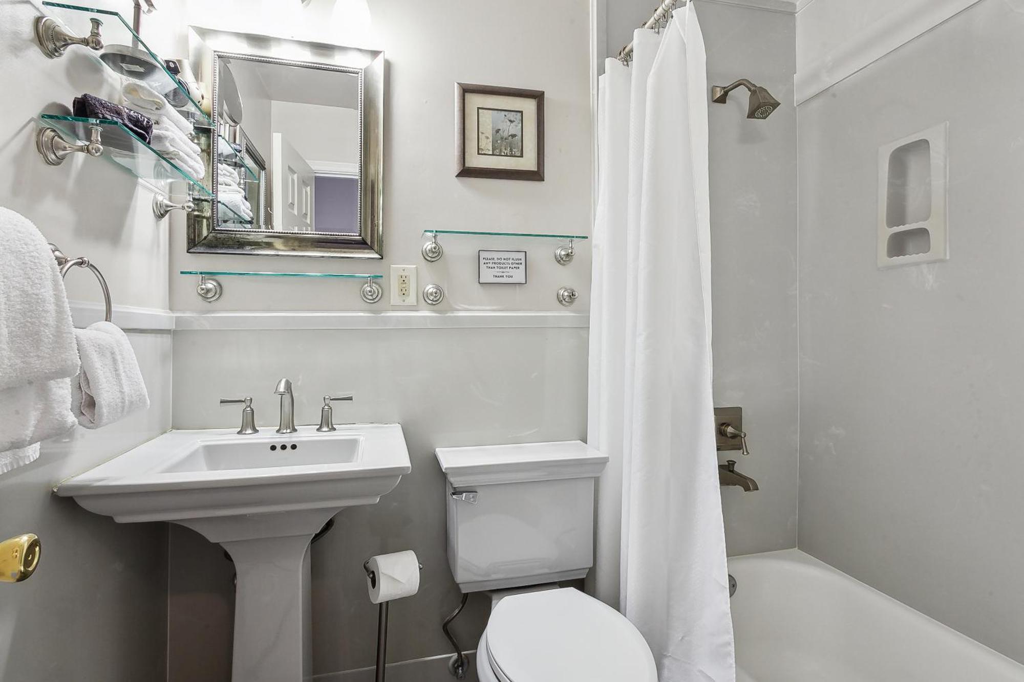 One-Bedroom Apartment,1524743503:JPEG
