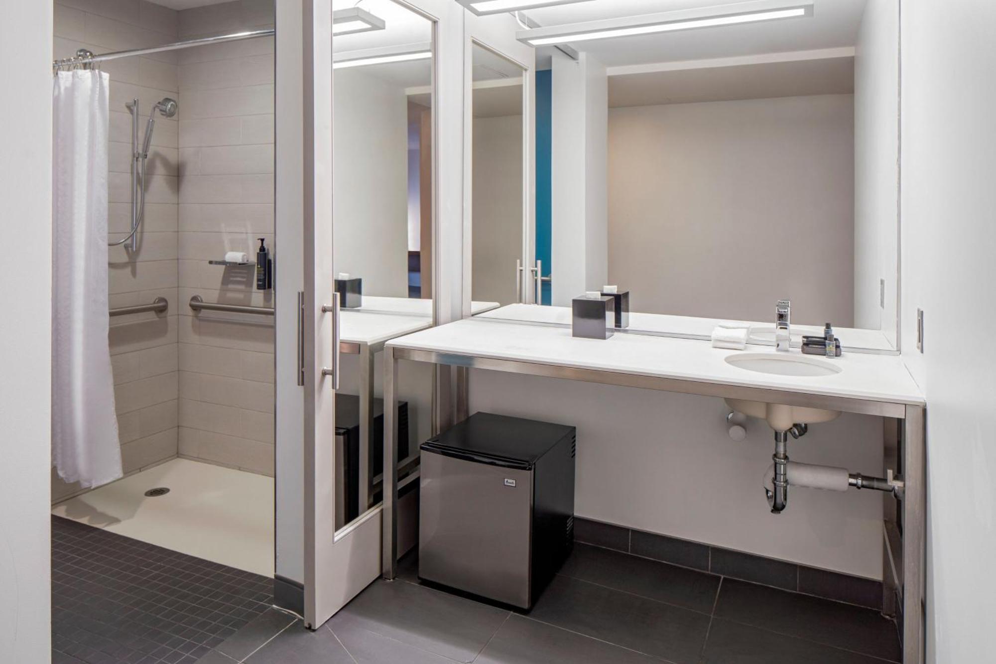 Guest Room, 1 King,1537514743:JPEG