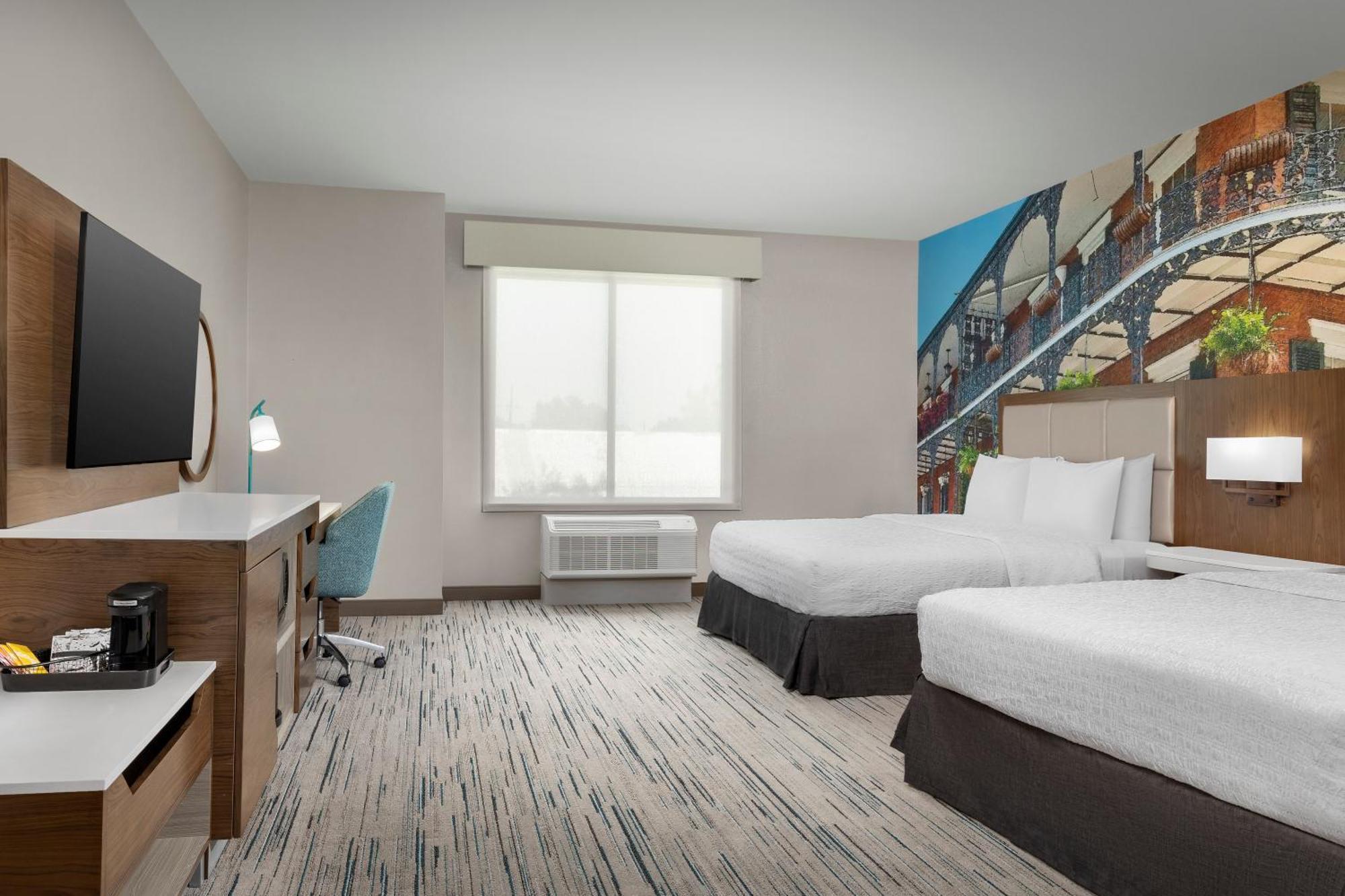 Zimmer mit 2 Queensize-Betten und Badewanne - barrierefrei
