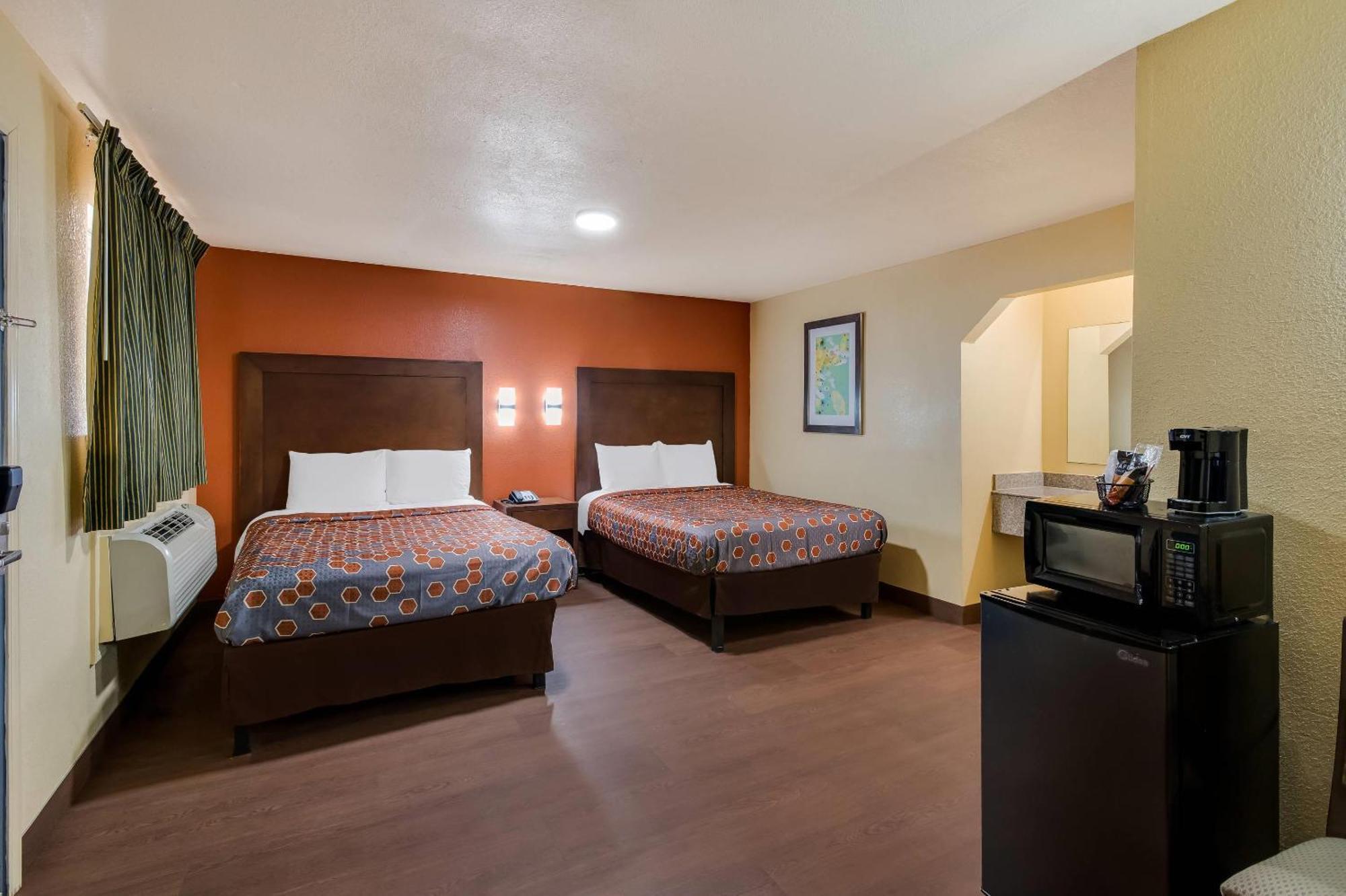 Quadruple Room with Two Queen Beds - Smoking
