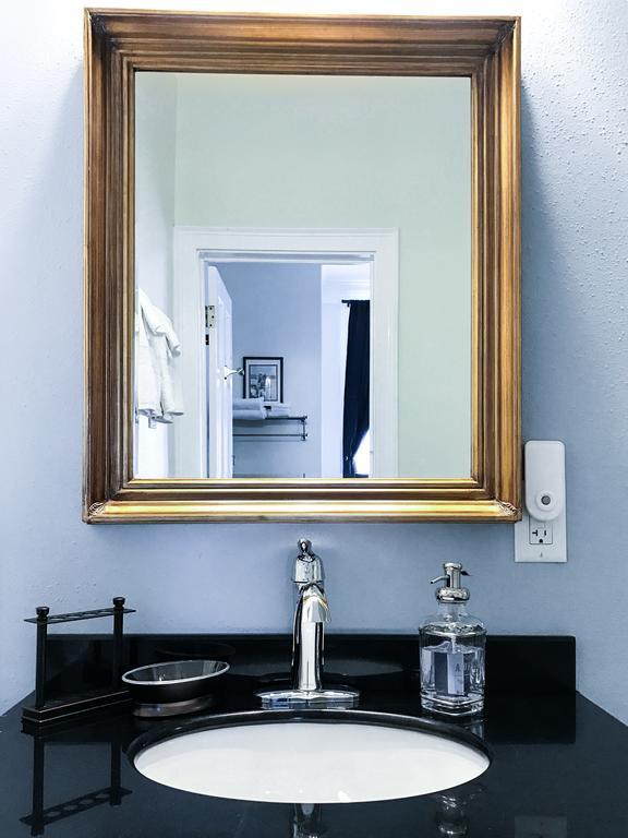 Deluxe King Suite,364219426:JPEG