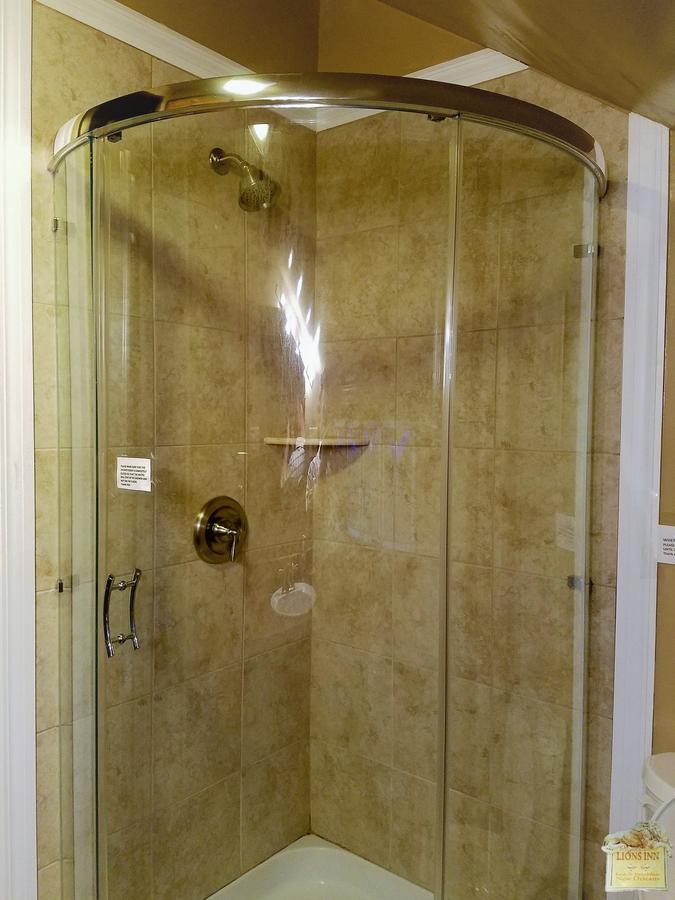 Camera Doppia con Letti Singoli e Bagno in Comune