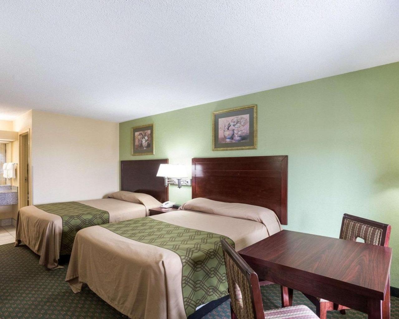 Queen Room with Two Queen Beds - Non-Smoking