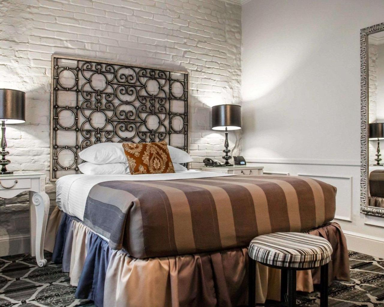 Efficiency Suites One Queen Bed Nonsmoking