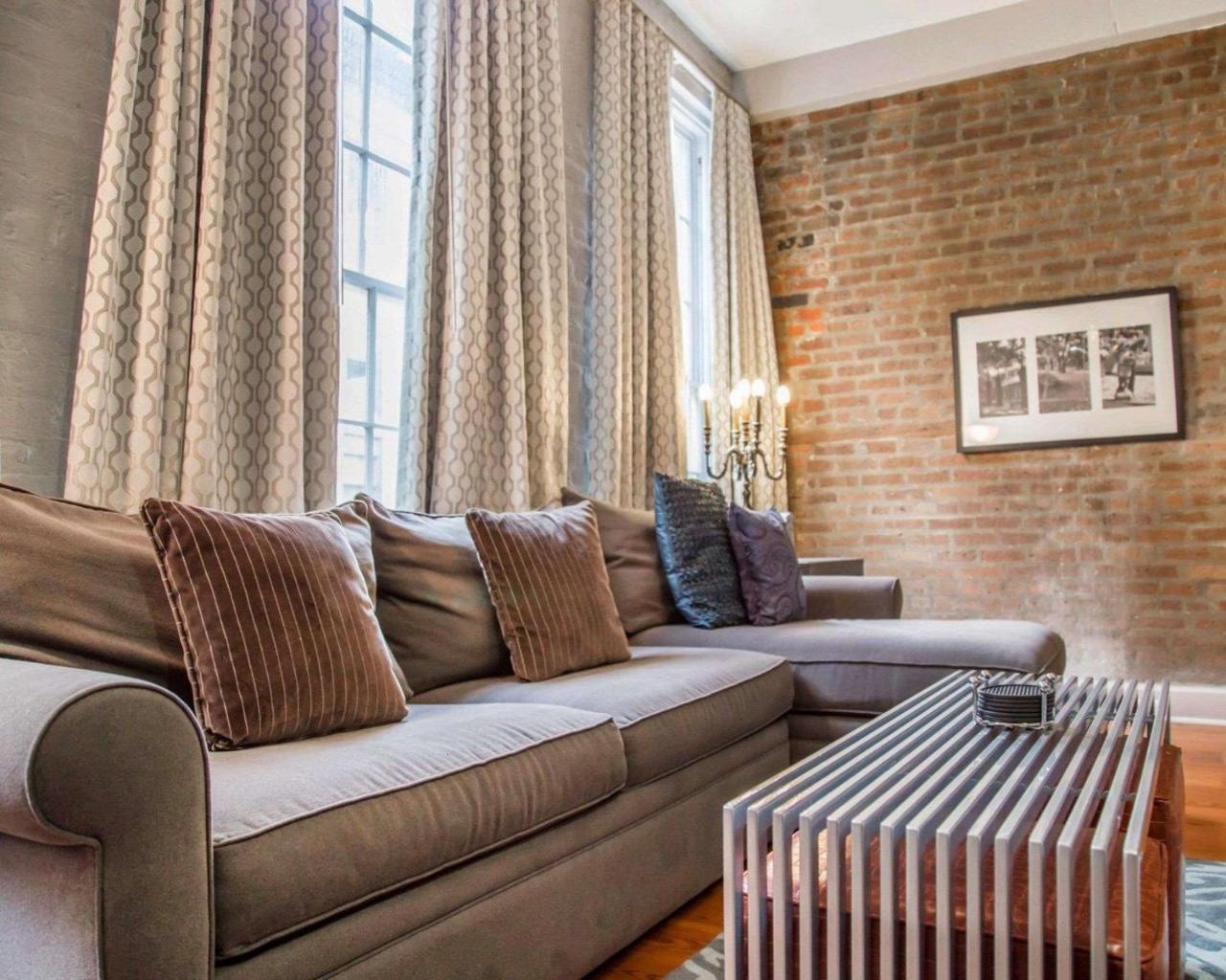 Efficiency King Suite Living room Non Smoking