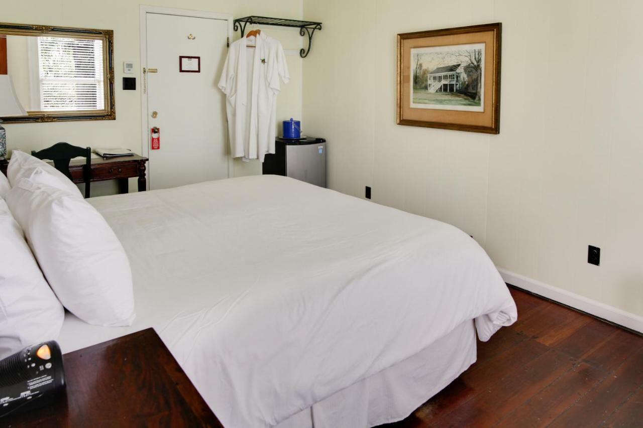 Hibiscus Room