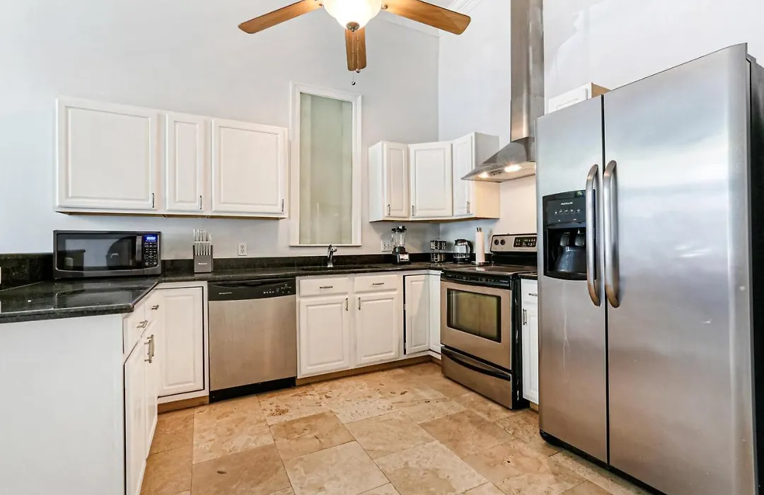 Hosteeva Modern Condo Steps To St Charles Ave & Close To Fq-1