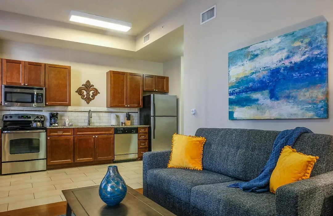 Frontdesk I Hibernia Tower Apts Downtown New Orleans-1