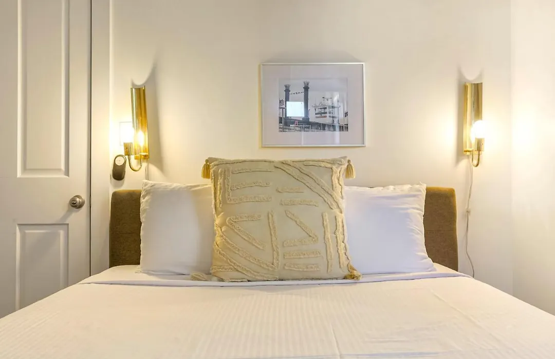 Private 2Br In Uptown By Hosteeva-1