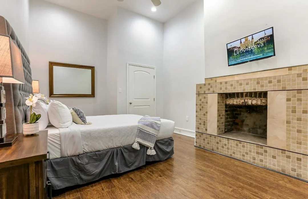 Spacious 3Br Condo In Downtown-1