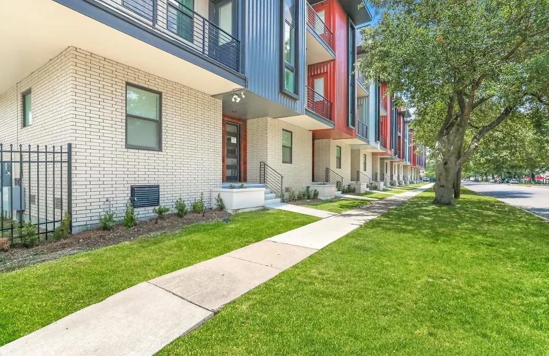 Modern 4Br Villas With Amenities-1