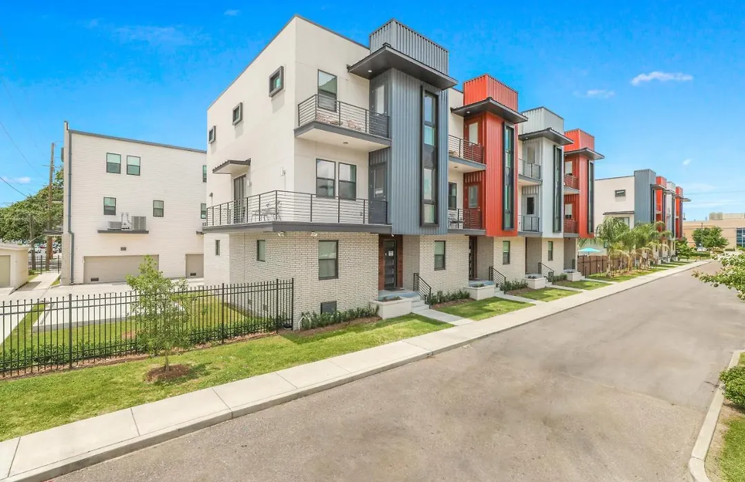 Modern 4Br Villas With Amenities-1