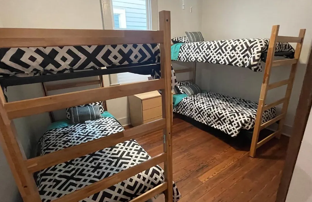 Lovely 3 Bedroom 3 Bathroom Home With 2 Rooms With Private Bathroom-1