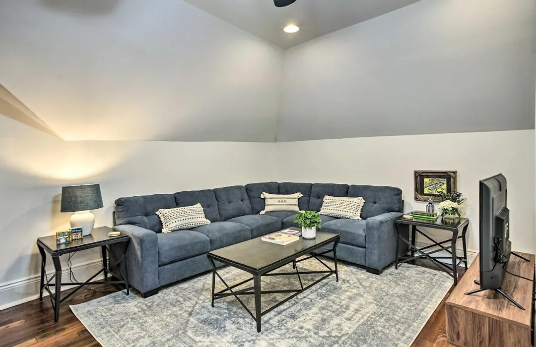 Centrally Located New Orleans Condo With Yard!-1