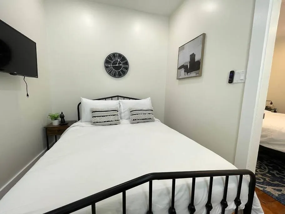 Lovely 3 Bedroom Home / Modern -15 Min Fq-1