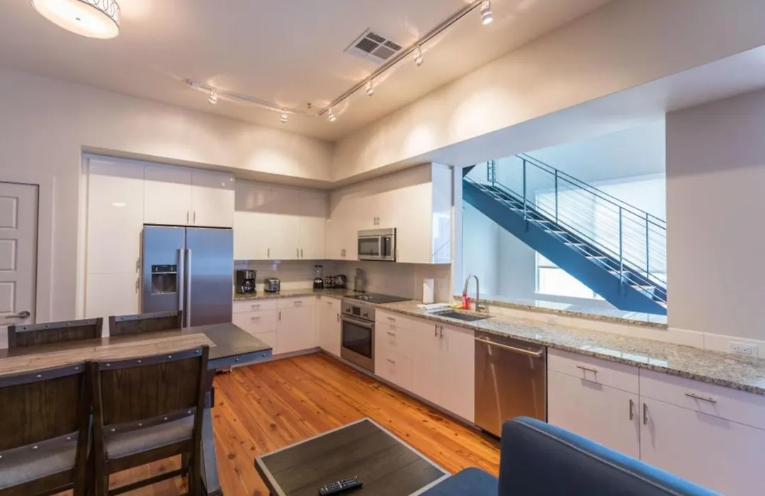 Magnificent Penthouse A Short Walk To French Quarter Villa-1