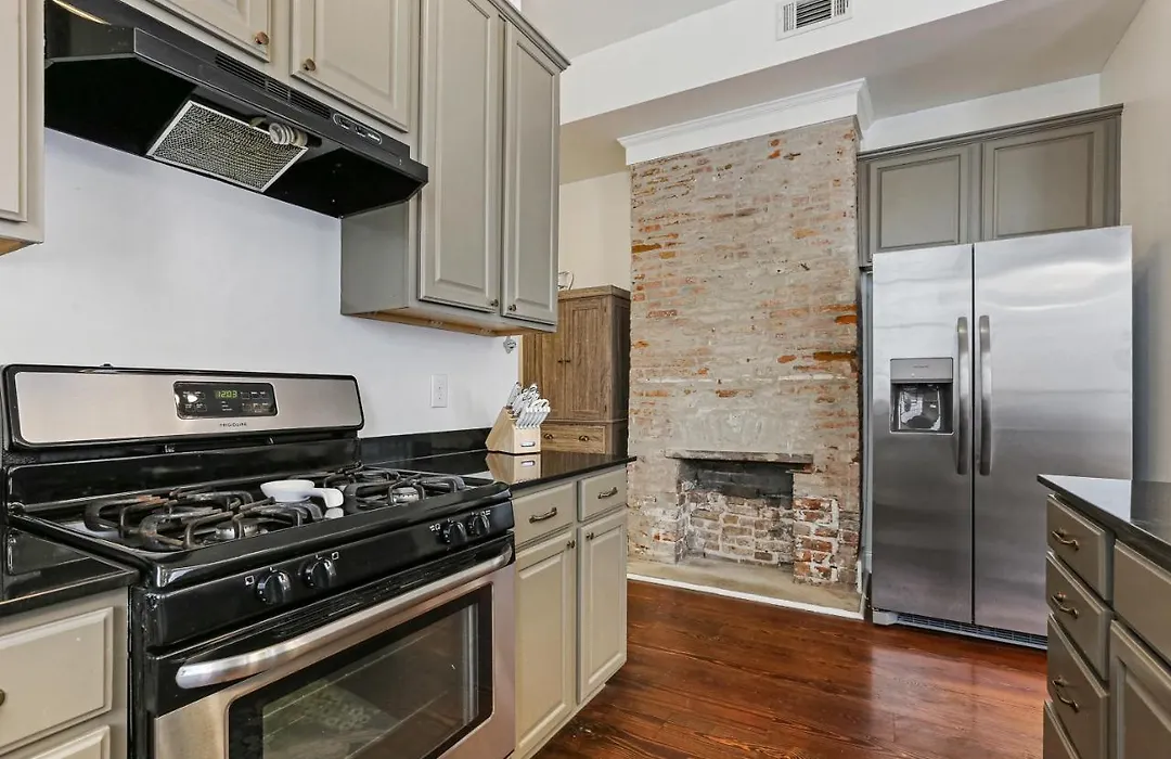 Stunning Greek Revival In Lower Garden District-1