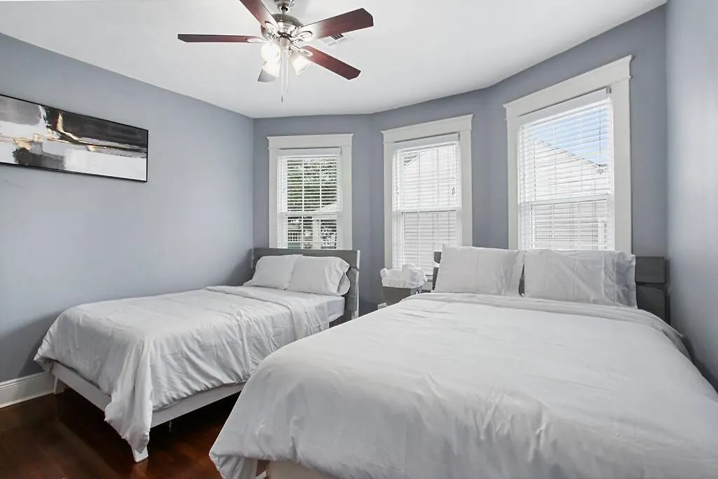 Luxury Spacious Uptown 3 Bedroom In Historic Area-1