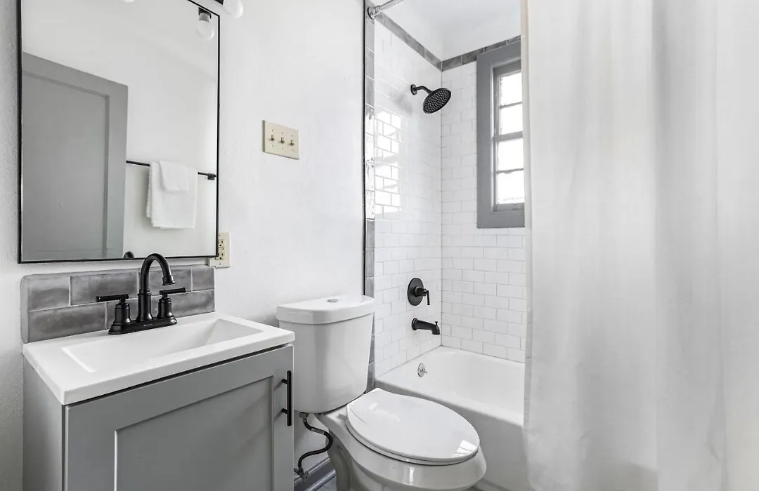 Cozy 2 bedroom house in New Orleans-1