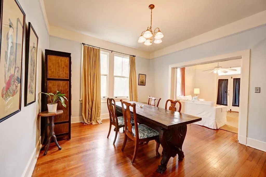 Uptown Oasis With Lush Garden And Pool. Amazing Location!-1