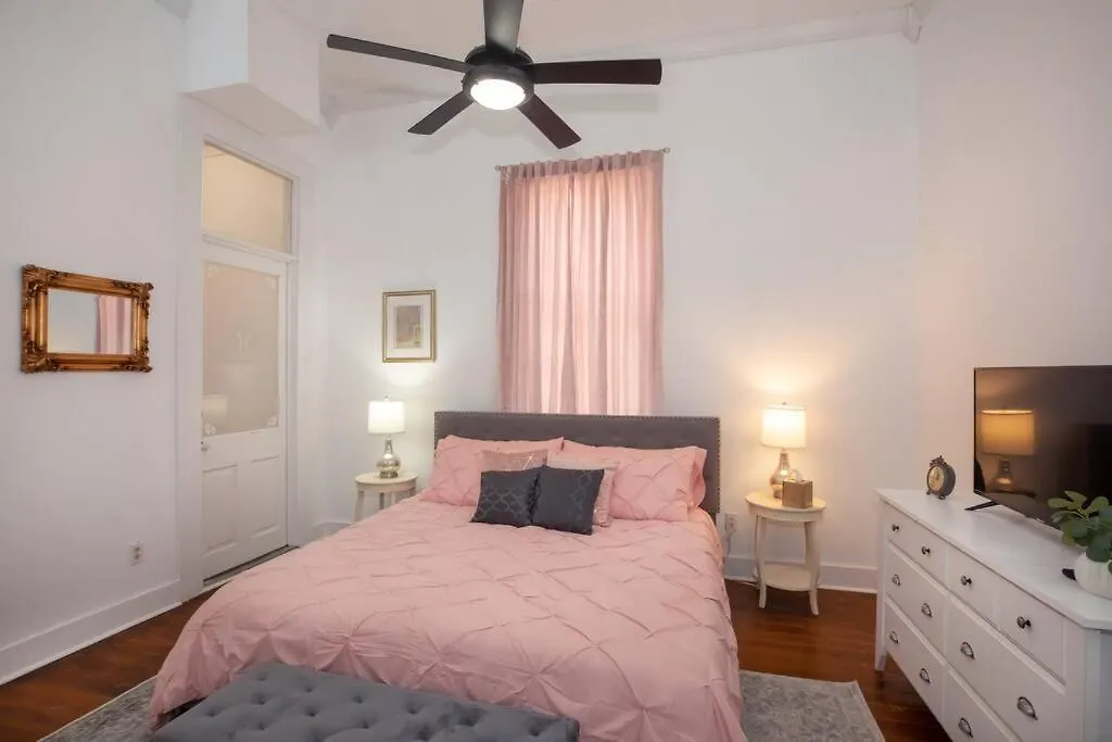 Beautifully Updated New Orleans House *Sleeps 6*-1