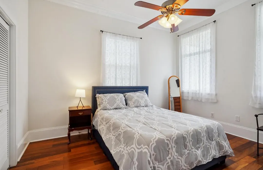 Nola Luxury, Near Parade Route, Bar & Porch-1