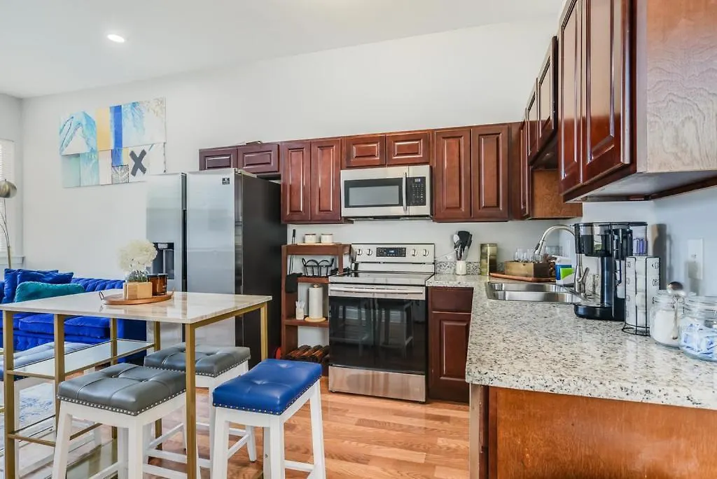 Contemporary, Nestled In The Heart Of The City!-1