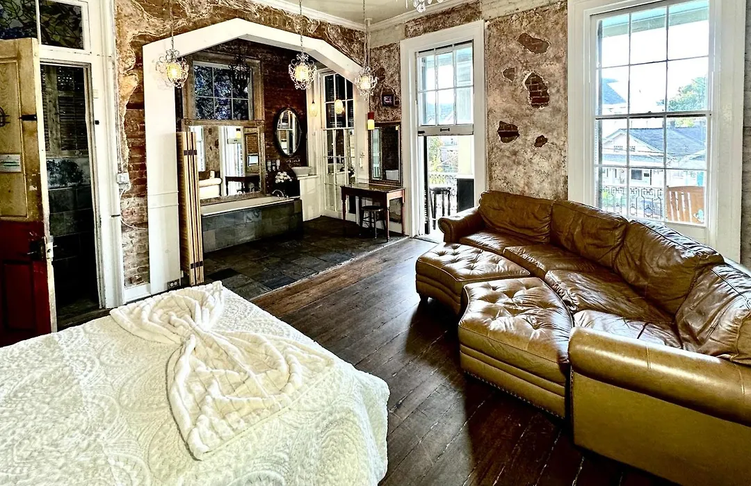 Fleur De Lis Mansion-1