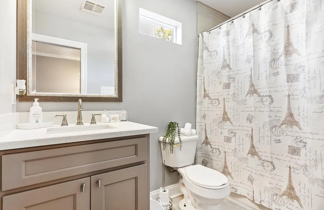 Amazing 3Bedroom Townhome, In Historic Dryade City-1