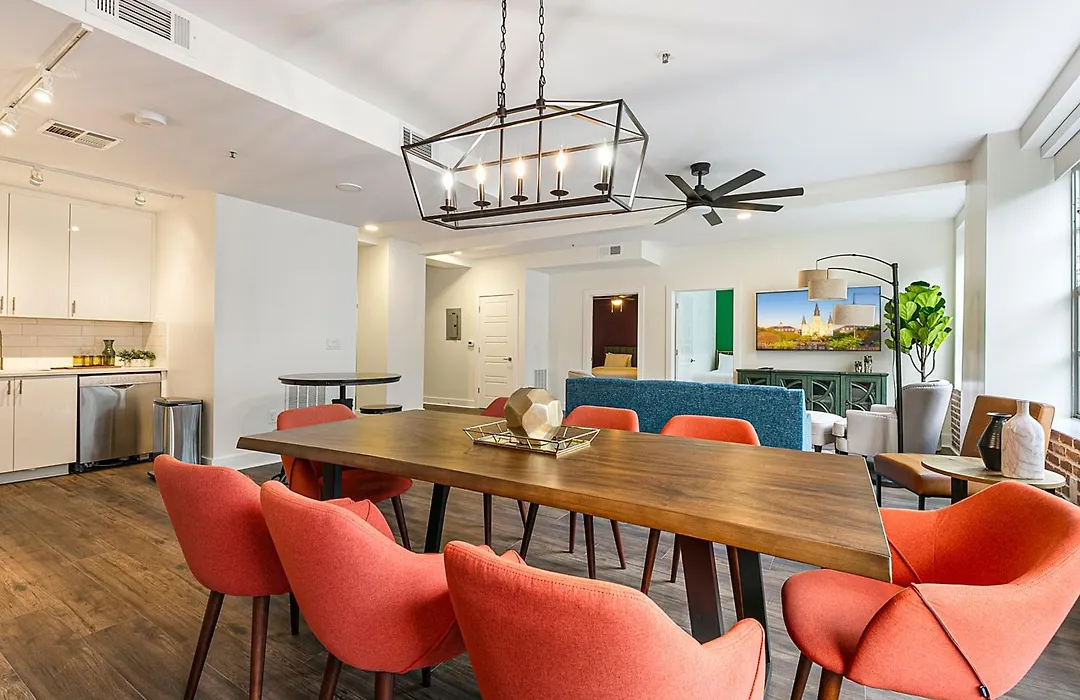 Gorgeous 4Br Luxury Condo Steps To French Quarter-1