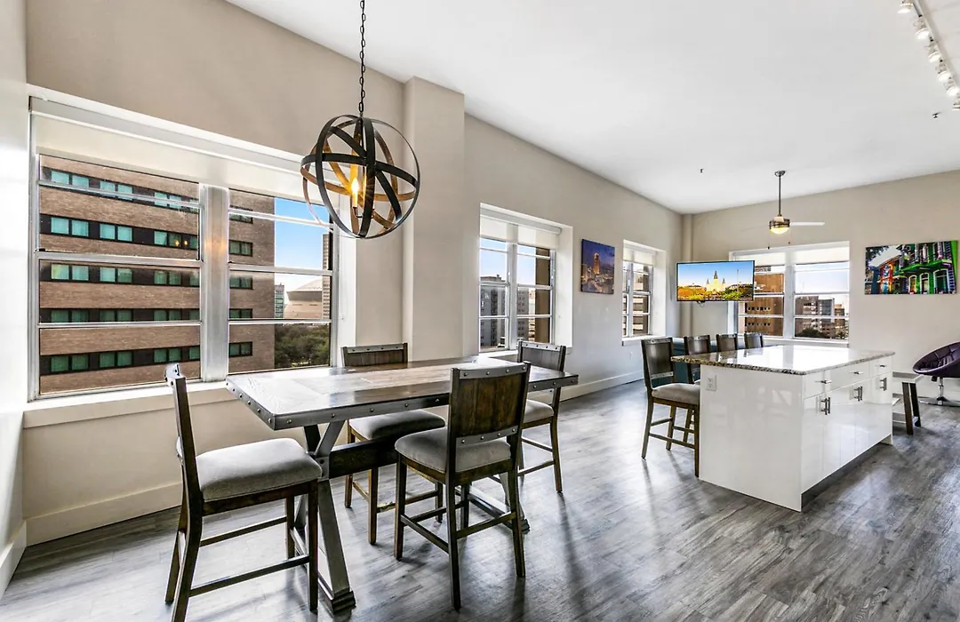 Spacious Condo A Short Ride Away From Superdome-1