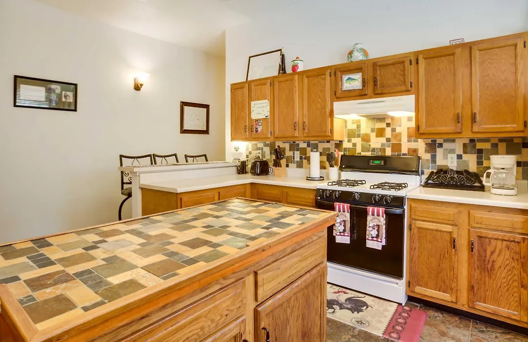 1 Mi To City Park & Museums: New Orleans Condo-1