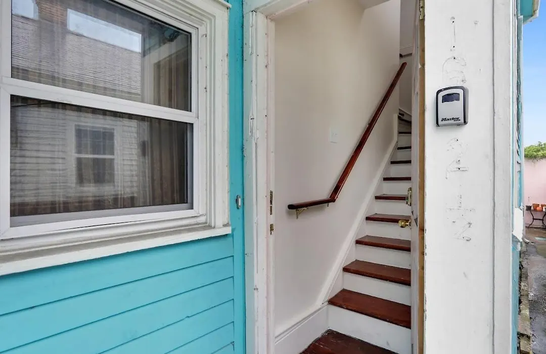 Urban 3 Bedroom Local Art Filled Frenchman Oasis-1