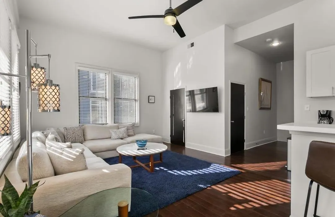 Modern Pristine Stunning 2Bd Garden District Apt-1