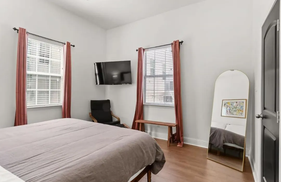 Fabulous Classy And Comfy 3Bd 2Ba Home And Parking-1