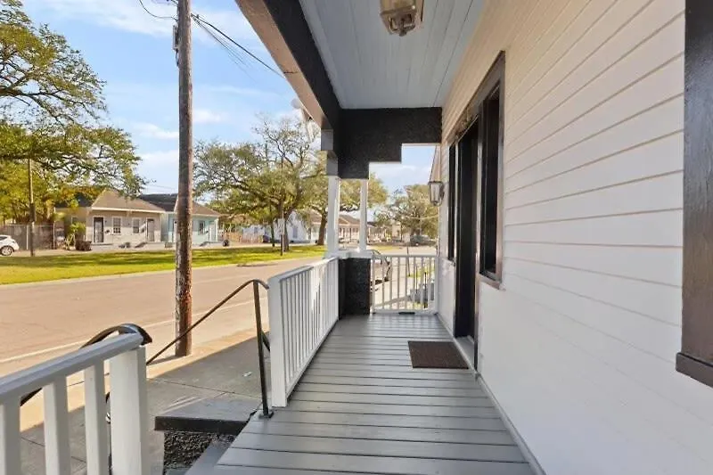 Fabulous Franklin 2Bd Steps From St Claude Ave-1
