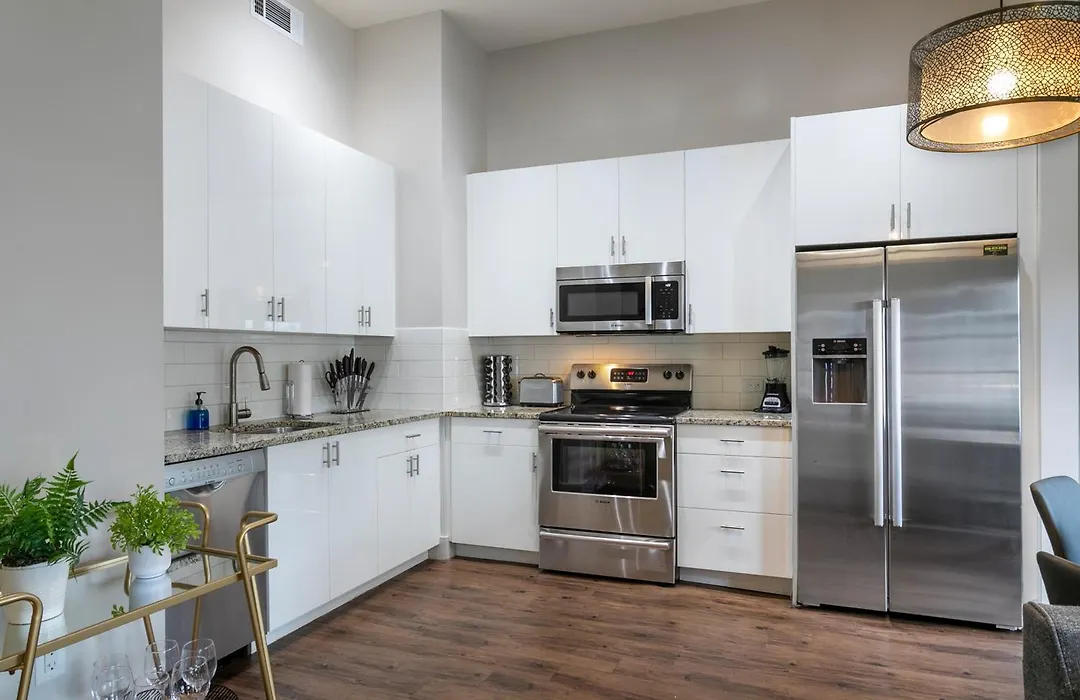 Captivating Condo Near City Hot Spots-1