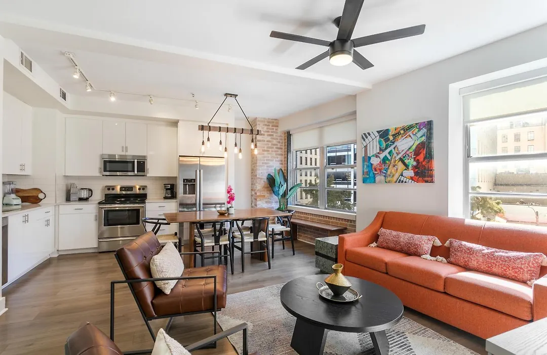 Newly Renovated 4-Bed Condo Steps To French Quarter-1