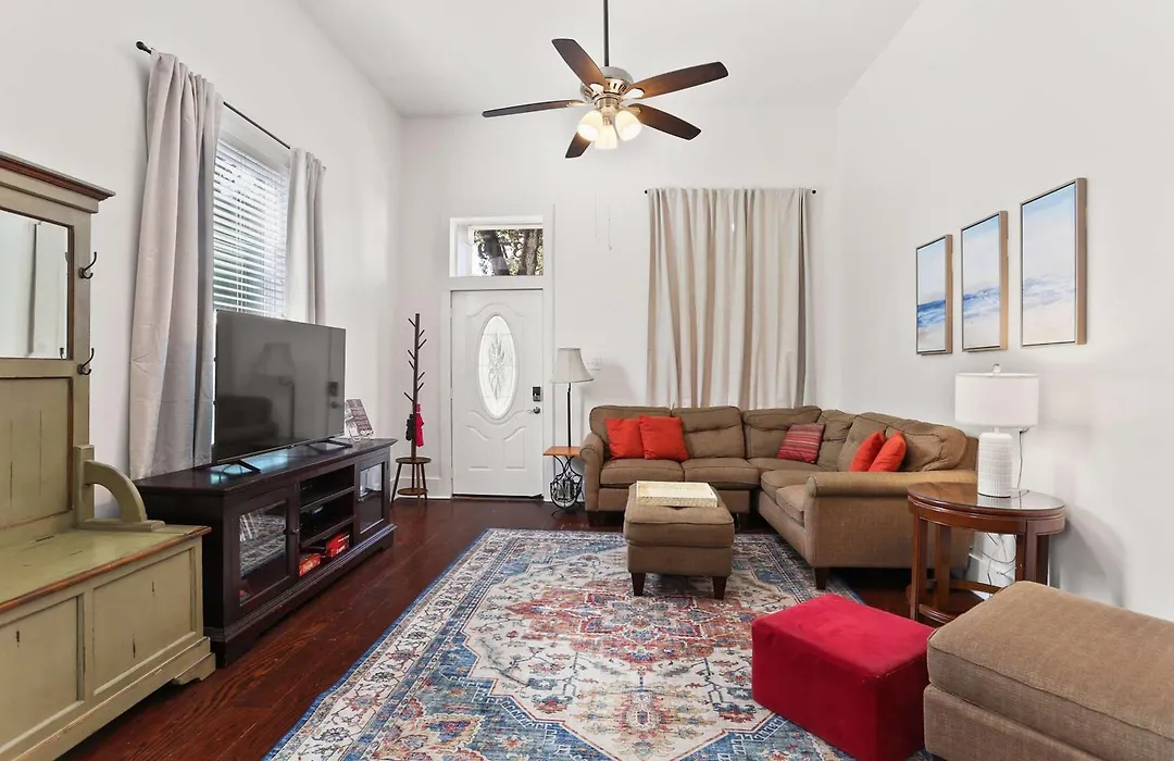 Art Filled Sanctuary In The Heart Of Mid City-1