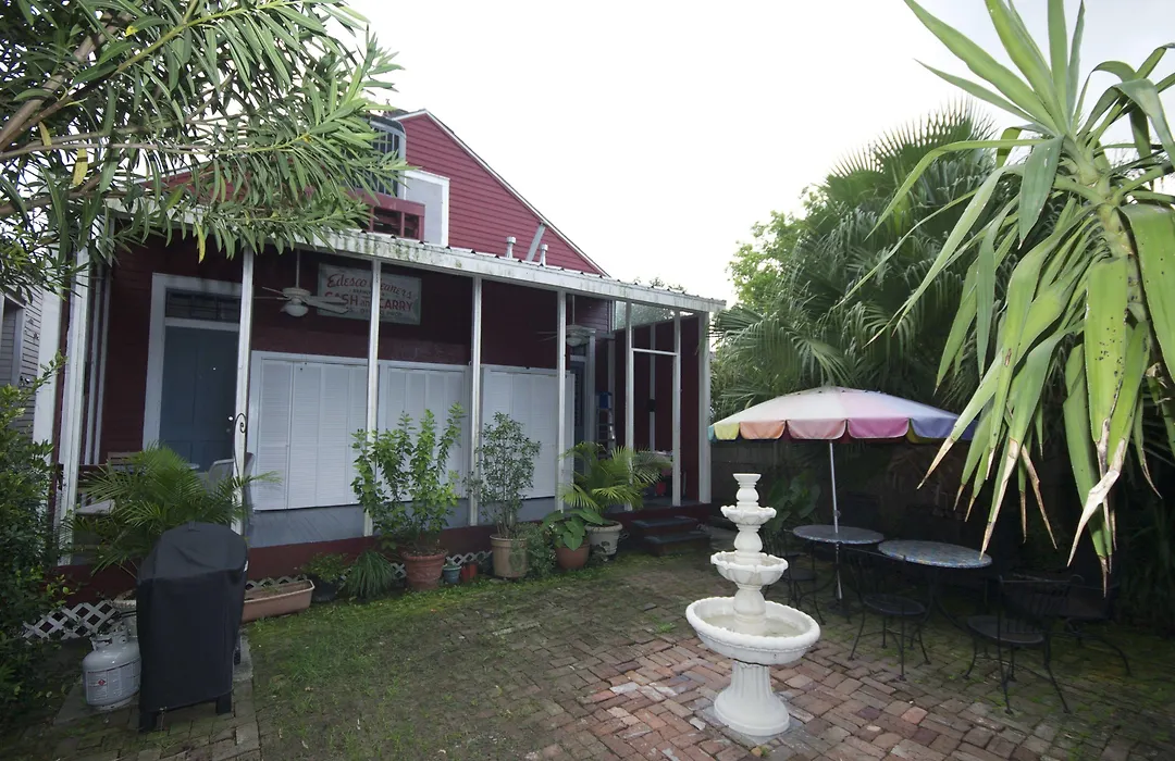 The Burgundy Bed And Breakfast-1