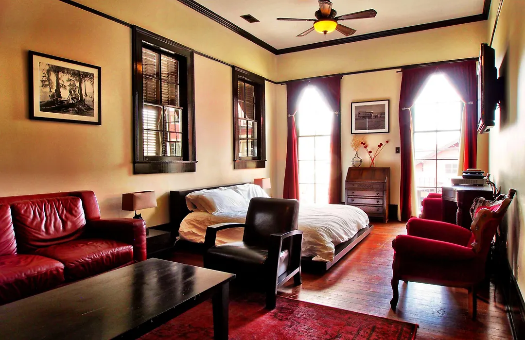 Royal Street Inn & Bar-1