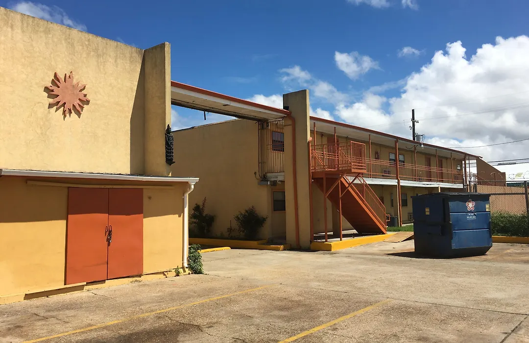 Monte Carlo Motel-1