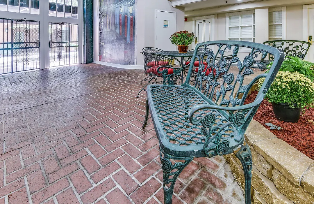 Plaza Suites Downtown New Orleans-1