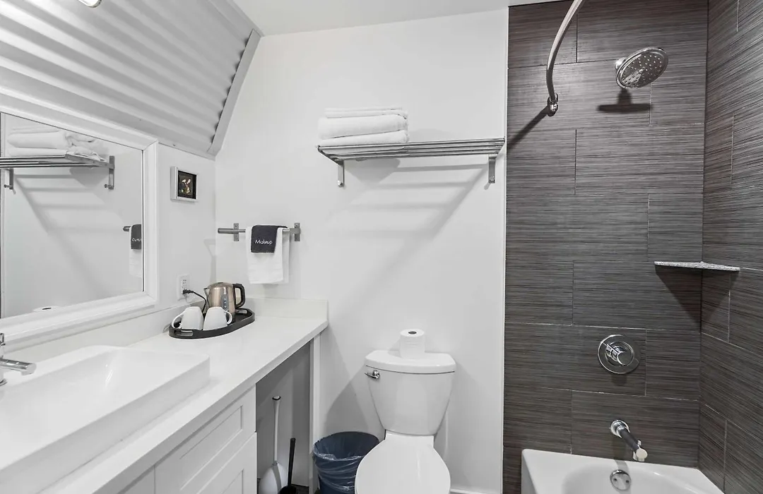The Moon Quonset Hut Vacation Rental Heated & Chilled Pool-1