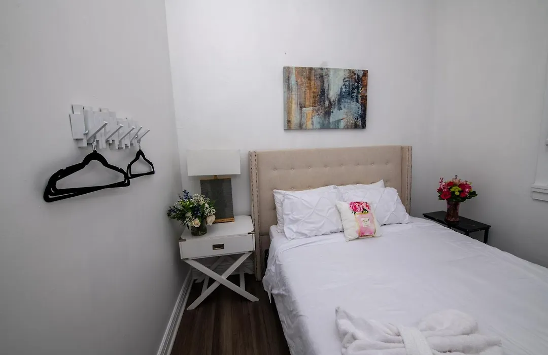 5 Bedroom - Sleeps 10! Best Location Next To French Quarter!-1