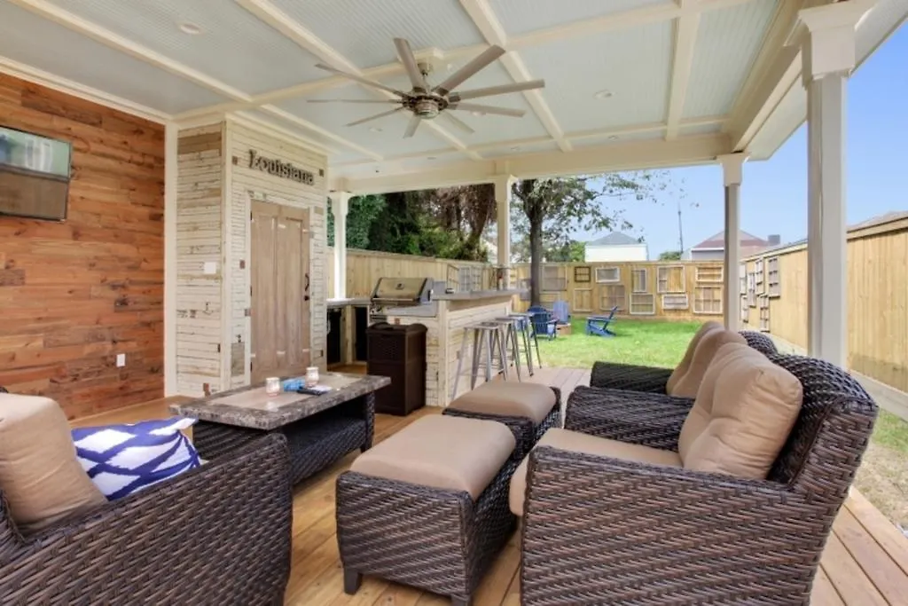 Spacious Southern Louisiana Escape Near Street Car-1