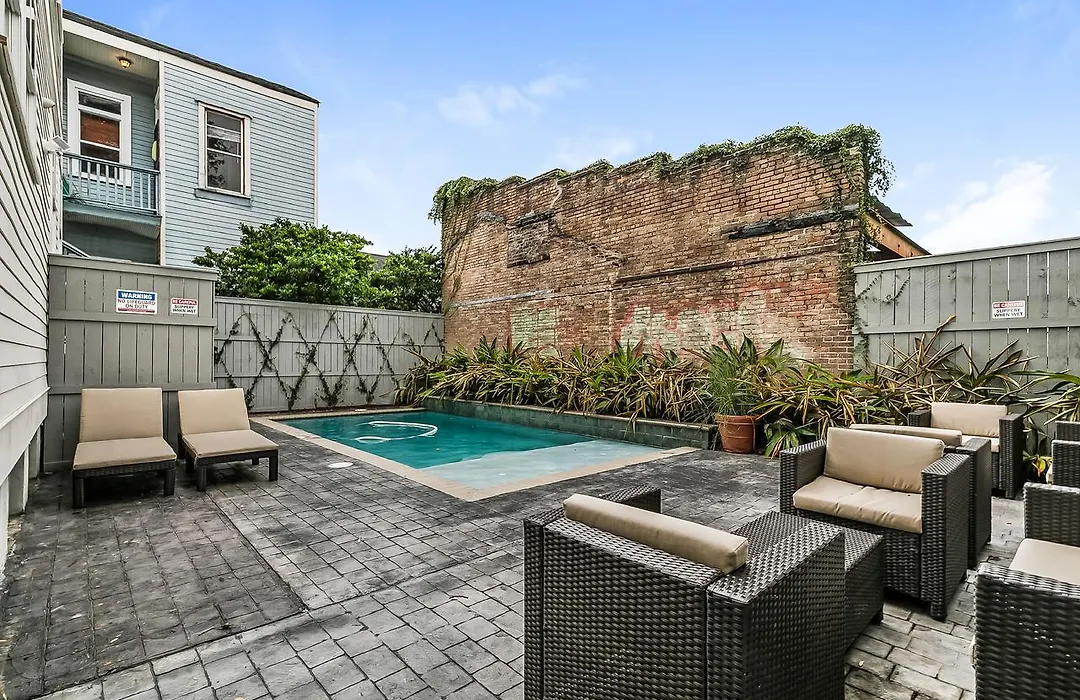 Spacious 2Br In Prime Garden District Location W Pool-1